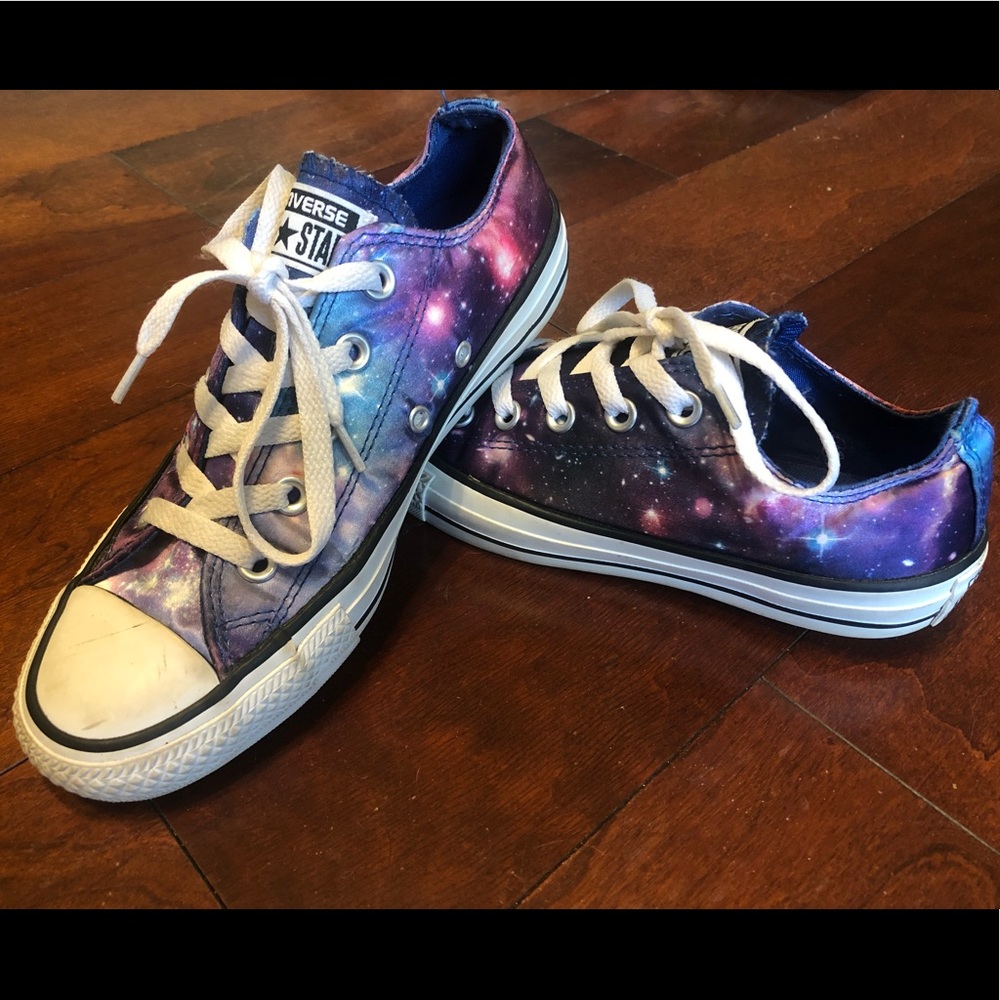 Converse AllStar Shoes Size 6 in Women